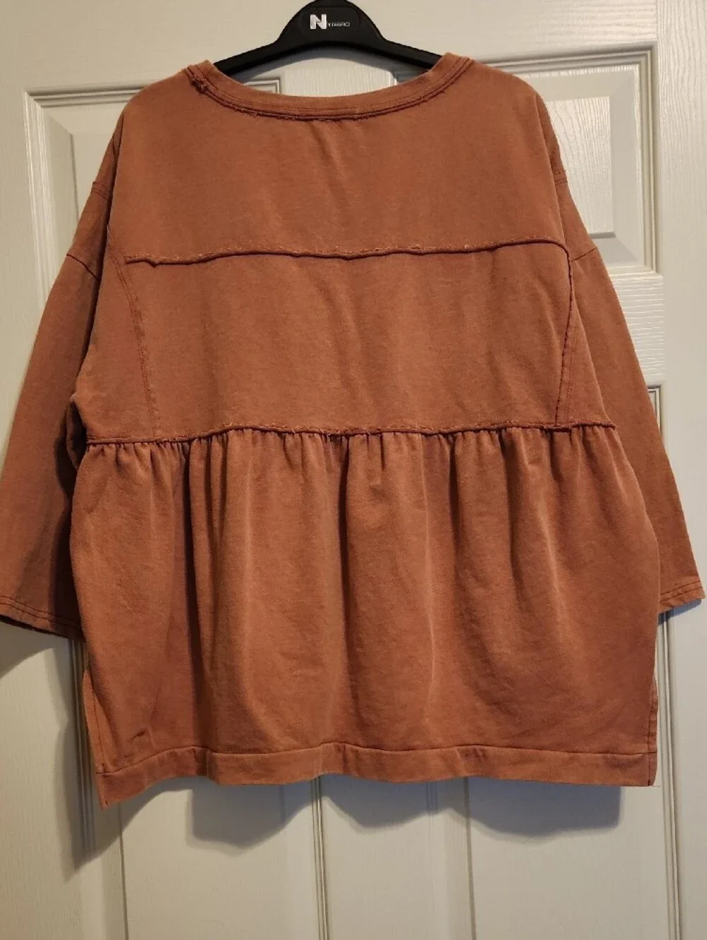 Easel Los Angeles Oversized rust-colored knit top, Medium - Picture 6 of 9